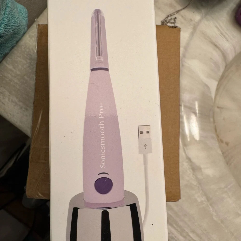 Sonicsmooth Pro+ Dermaplaning System in Purple - Picture 2 of 5